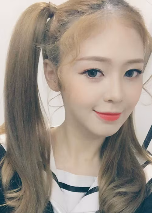 Tân quán quân Bạn là ngôi sao từng học hệ trung cấp thanh nhạc tại Học viện Âm nhạc Quốc gia Hà Nội. Ảnh: FBNV