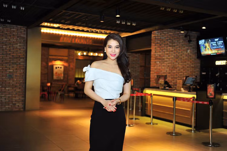 Sau hơn 20 năm hoạt động, Trương Ngọc Ánh vẫn giữ sức hút với truyền thông và khán giả. Những năm gần đây, cô đắt show sự kiện và trúng không ít hợp đồng quảng cáo. Ảnh: Zun phan