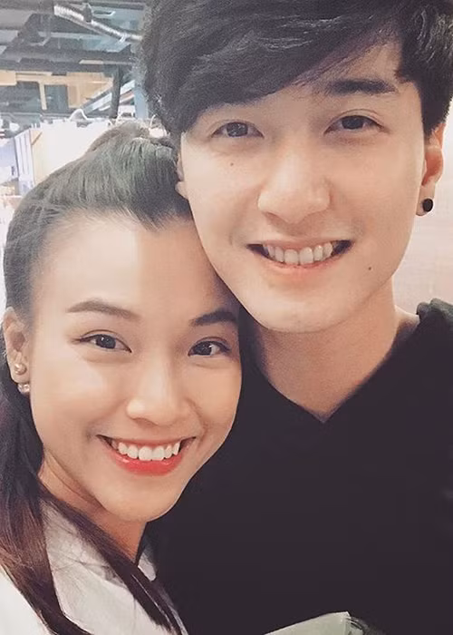 Kể từ khi công khai chuyện tình cảm, Huỳnh Anh - Hoàng Oanh khá thoải mái thể hiện tình cảm dành cho nhau trước công chúng. Ảnh: Instagram nhân vật