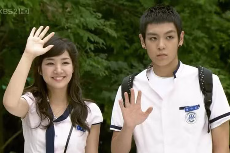 Năm 2007, T.O.P chạm ngõ phim ảnh với vai Chae Mu Shin trong bộ phim truyền hình “I am Sam”. Lần đầu đóng phim nên anh không tránh khỏi việc diễn xuất còn gượng gạo. Ảnh: Soompi