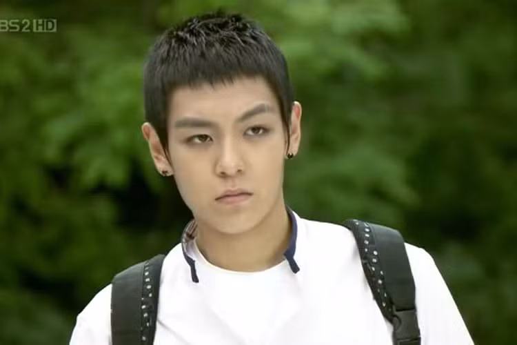 Năm 2008, thành viên nhóm Big Bang tiếp tục thử sức diễn xuất khi tham gia bộ phim điện ảnh “Story of Men” nhưng lần này, nam ca sĩ sinh năm 1987 xuất hiện với tư cách khách mời. Ảnh: Soompi