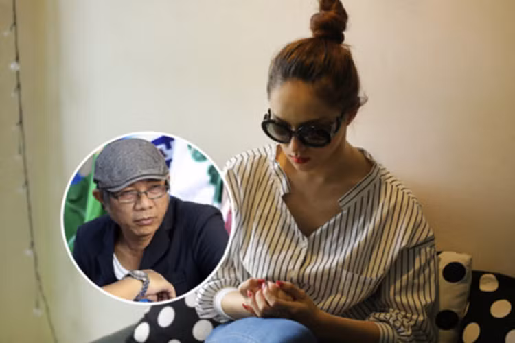 Trước khi ở ẩn, giữa tâm bão, Hương Giang Idol đã lên tiếng xin lỗi nghệ sĩ Trung Dân. Nữ ca sĩ đã khóc nức nở thề rằng cô không nhớ câu hỏi trong gameshow Siêu sao đoán chữ liên quan đến tên nghệ sĩ Trung Dân. Ảnh: VOV