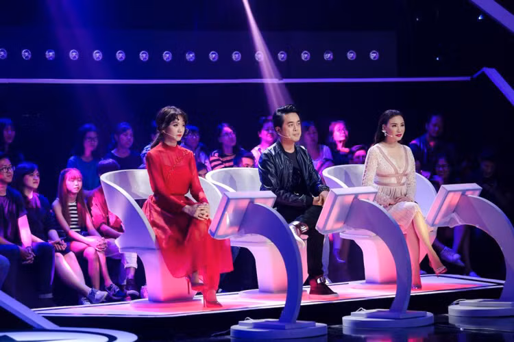 Sau tập đầu tiên, Hari Won và Hồ Quỳnh Hương tiếp tục ngồi chung ghế nóng chương trình lên sóng vào tối ngày 21/5 vừa qua. Ảnh: Đẹp