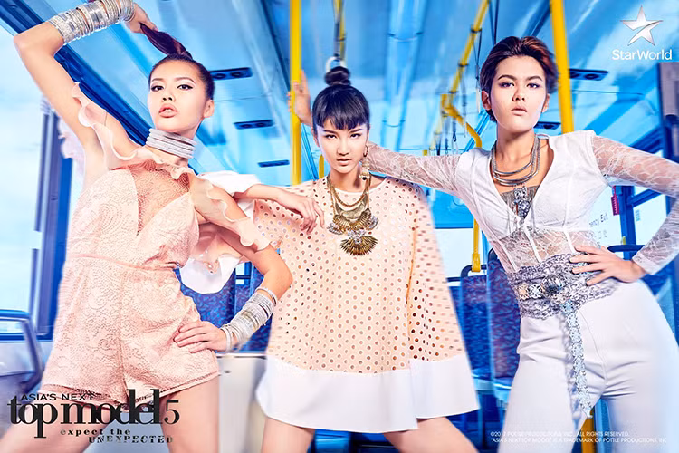 Trong tập 4, Minh Tú luôn thể hiện sự chuyên nghiệp và nghiêm túc trong thử thách chụp nhóm “siêu mẫu chuyển động”. Lần này, cô vượt lên dẫn đầu.