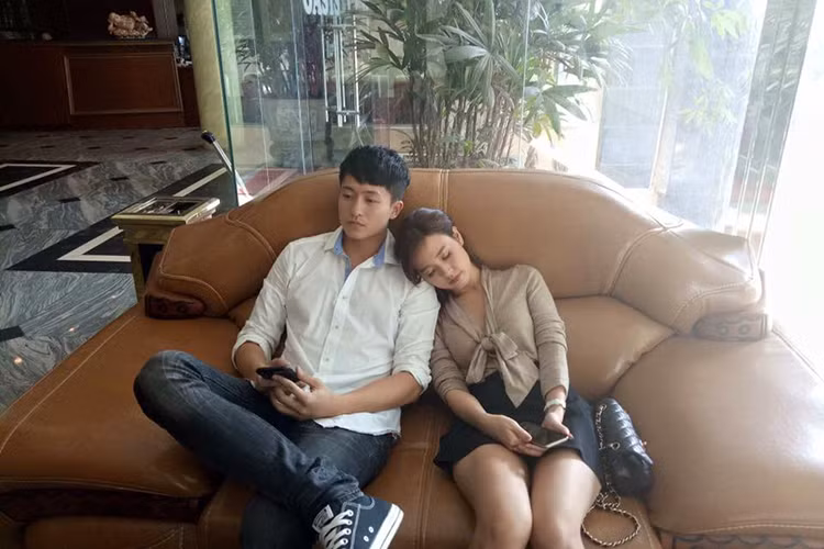 Trước tin đồn tình ái, Midu và Harry Lu đều có những chia sẻ đầy úp mở. Trong khi Midu cho rằng tình cảm phụ thuộc vào duyên số thì Harry Lu chia sẻ cả hai rất hợp nhau. Ảnh: FBNV