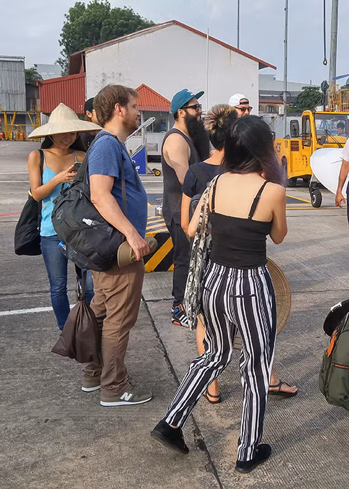 Trong chuyến đi này, đạo diễn phim “Kong: Skull Island” muốn giới thiệu với đạo diễn Gareth Edwards về vẻ đẹp kỳ vỹ của vịnh Hạ Long nói riêng và đất nước Việt Nam nói chung.