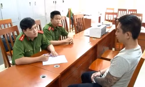 Tam giu hinh su 2 thanh nien danh nguoi nuoc ngoai sau va cham xe