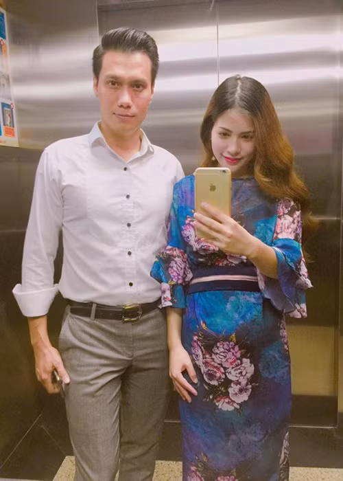 Từng trải qua một lần hôn nhân đổ vỡ, Việt Anh rất trân trọng tổ ấm nhỏ hiện tại của mình. Anh luôn bênh vực vợ trước mọi giông bão. Theo đó, mới đây, Trần Hương bị ném đá dữ dội sau khi tố một người phụ nữ đã có gia đình nhưng vẫn thả thính chồng cô. Ảnh: FBNV