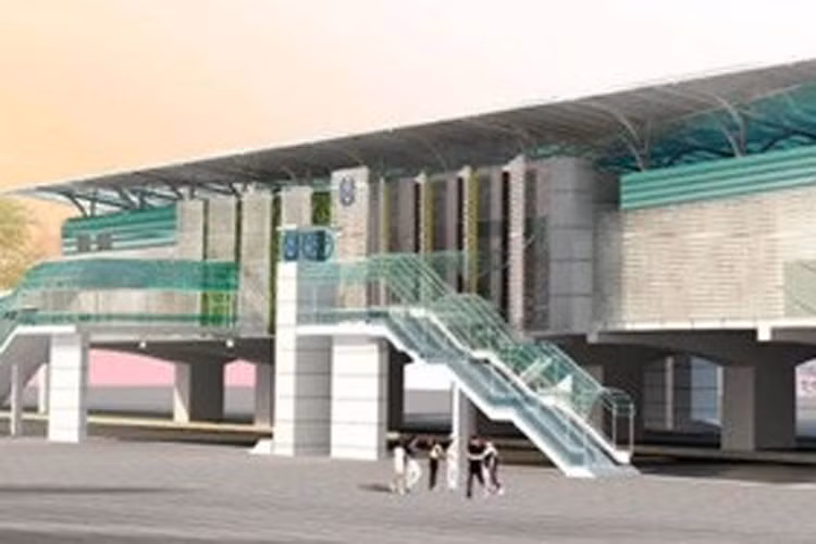 Ga S3 Phú Diễn cách ga Minh Khai 1,2 km, gần đường ray tàu hỏa trên quốc lộ 32.