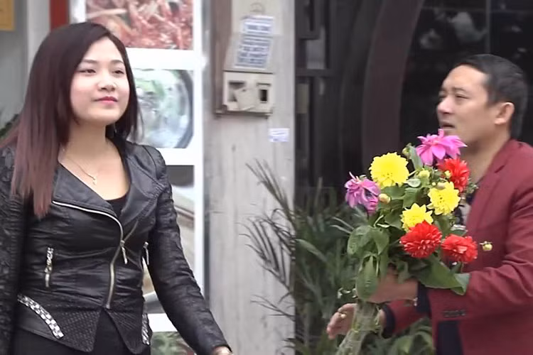 Tháng 11/2016, Chiến Thắng công khai chia tay Ngọc Ánh vì phát hiện cô lừa dối chuyện từng lấy chồng và có một con riêng. Về phía Ngọc Ánh, cô cho biết do quá yêu và sợ mất bạn trai nên giấu việc từng lập gia đình. Sau khi chia tay, quá suy sụp tinh thần Ngọc Ánh đã uống thuốc độc tự tử nhưng bất thành. Ảnh: Youtube