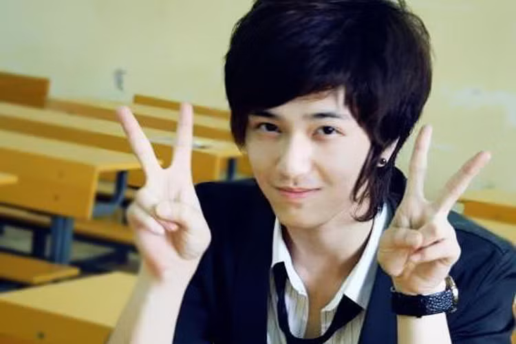 Soi su nghiep ca hat, dien xuat cua hot boy Huynh Anh