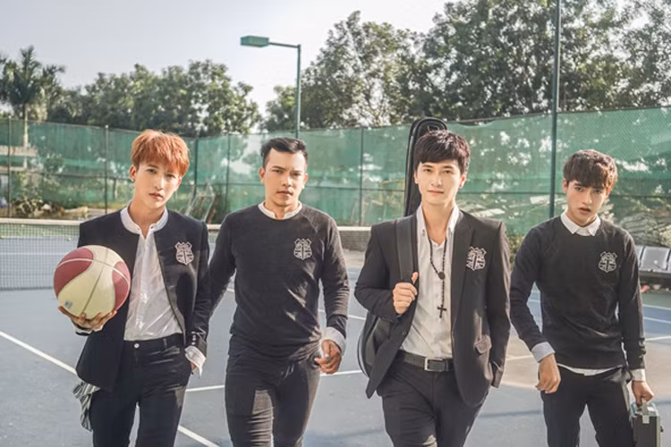 Năm 2016, Huỳnh Anh bất ngờ gia nhập nhóm nhạc mới có tên gọi Avatar Boys. Tuy nhiên, cho đến nay, tình cũ của Á hậu Hoàng Oanh vẫn chưa có ca khúc nào có thể đánh dấu tên tuổi của anh trong làng nhạc. Ảnh: Vietnamnet