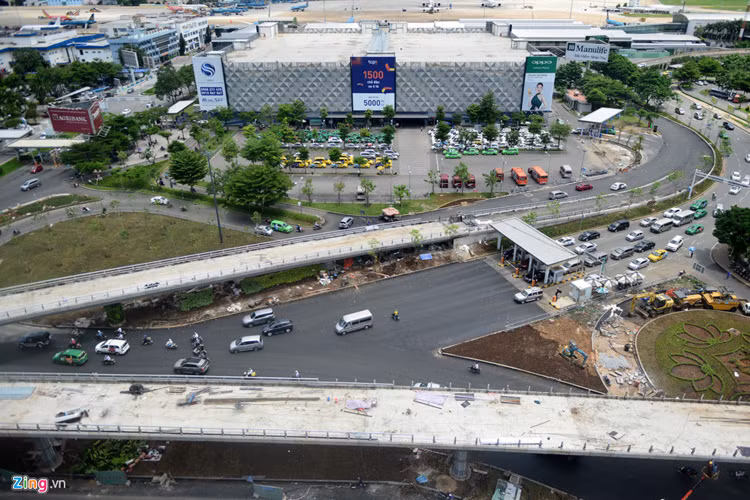 Sau gần 5 tháng thi công, cầu vượt chữ Y kết cấu thép đã hoàn thành các hạng mục kỹ thuật quan trọng.