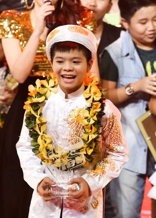 Khi mới đăng quang Giọng hát Việt nhí 2013, Quang Anh là cậu nhóc nhỏ nhắn, dễ thương. Ảnh: Thể thao văn hóa