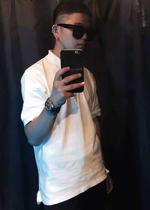 Mới nhất, quán quân Giọng hát Việt nhí 2013 đã chọn kiểu tóc húi cua để làm mới hình ảnh. Ảnh: FBNV