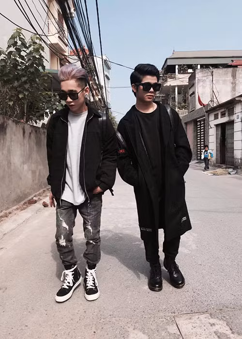 Hình ảnh Quang Anh cao lớn, sành điệu không kém bạn bè cùng lứa. Ảnh: FBNV