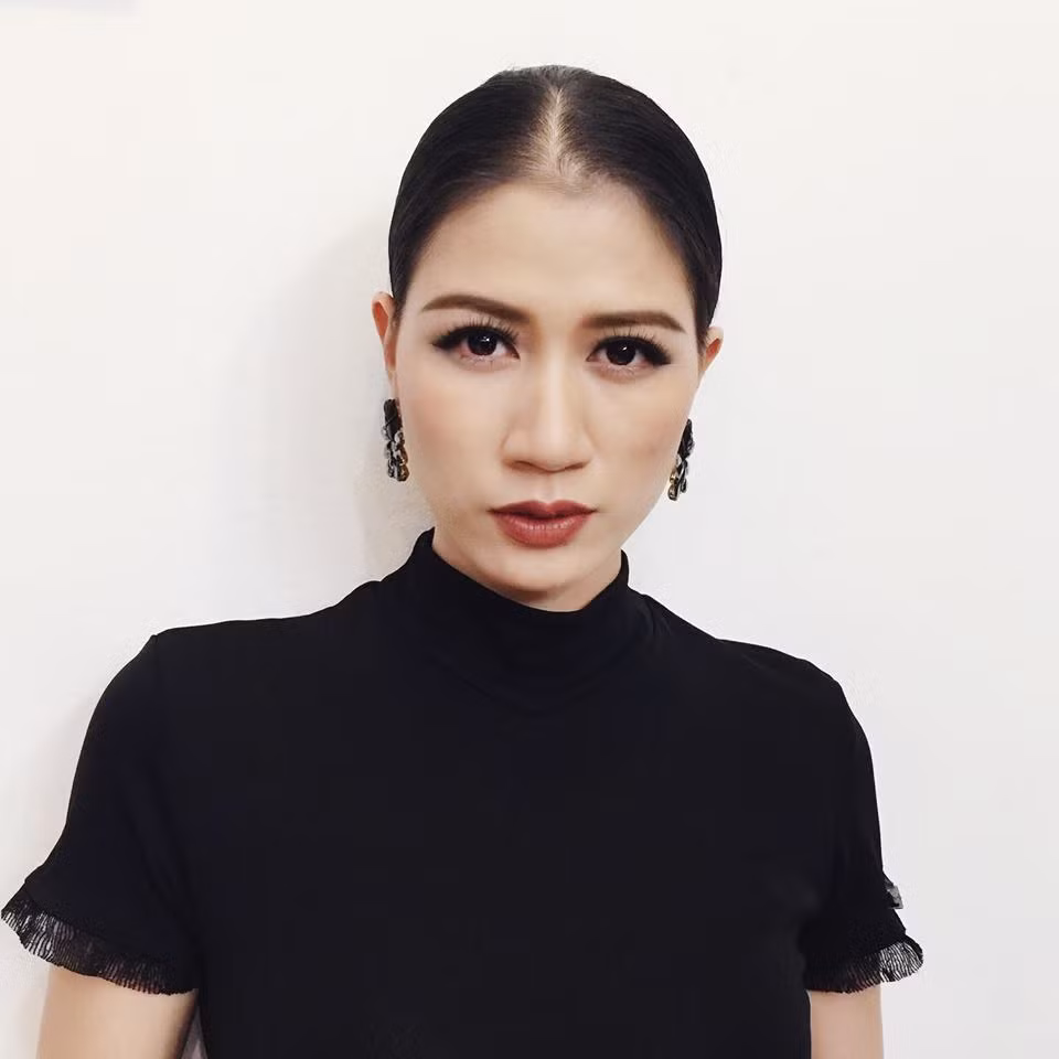 Day la cach Trang Tran doi pho voi nghe si Xuan Huong?