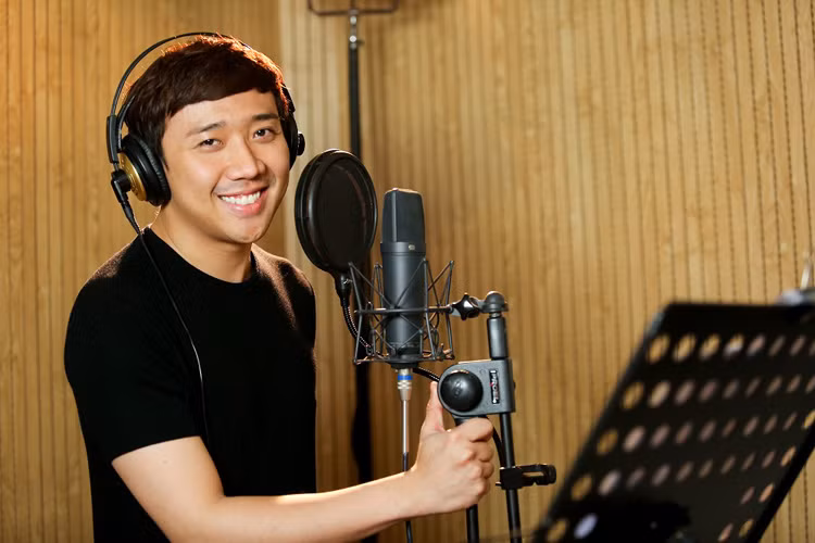 MV kêu gọi ý thức bảo vệ trẻ em trước những vấn nạn xâm hại, bạo hành còn có sự góp mặt của MC Trấn Thành.