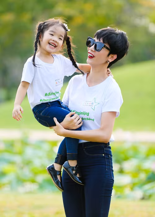 Xuân Lan rất tâm huyết với dự án của mình. Sau khi chia sẻ trăn trở về việc trẻ em bị bạo hành, xâm hại, cô nhanh chóng nhận được sự đồng cảm của nhiều nghệ sĩ.