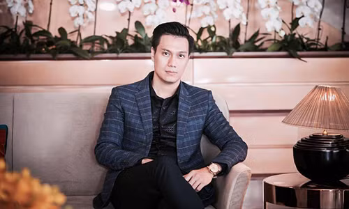 Viet Anh phan ung du doi khi con bi keo vao lum xum