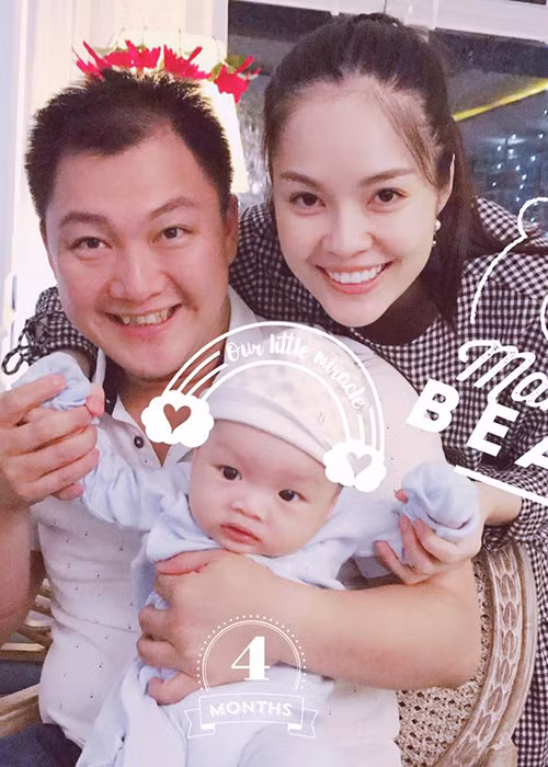 Trên trang cá nhân, Dương Cẩm Lynh thường xuyên chia sẻ hình ảnh vợ chồng cô cho con trai đi du lịch… Ảnh: FBNV