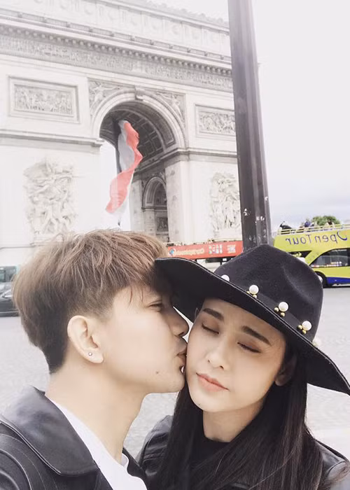 Chuyến du lịch châu Âu của Trương Quỳnh Anh và Tim sẽ kéo dài vài ngày. Đây cũng là dịp để cặp đôi hâm nóng lại tình cảm. Ảnh: FBNV
