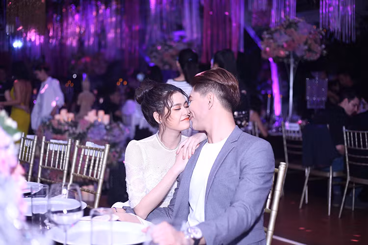 Sau chuyến du lịch châu Âu, cặp đôi sẽ trở về Việt Nam để Tim chuẩn bị cho buổi ra mắt một bộ phim mới. Sau đó, cặp đôi sẽ cùng đi lưu diễn ở miền Bắc. Ảnh: FBNV