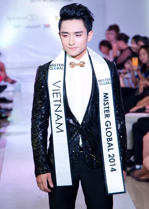 Hữu Vi bắt đầu gây chú ý khi giành danh hiệu Á vương 3 và giải phụ Nam vương ảnh cuộc thi Mister Global 2014 được tổ chức tại Thái Lan. Ảnh: Zing
