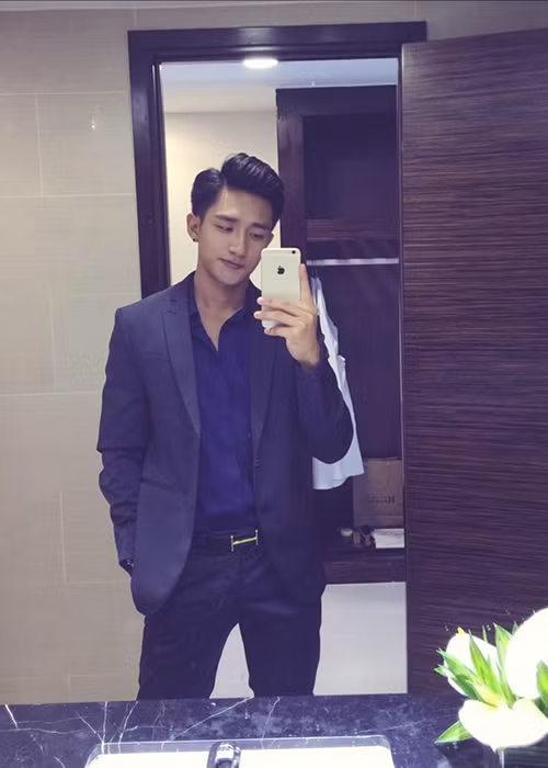 Trước khi làm host The Face 2017, Hữu Vi không được đào tạo bài bản hay có kinh nghiệm dẫn dắt chương trình. Ảnh: FBNV