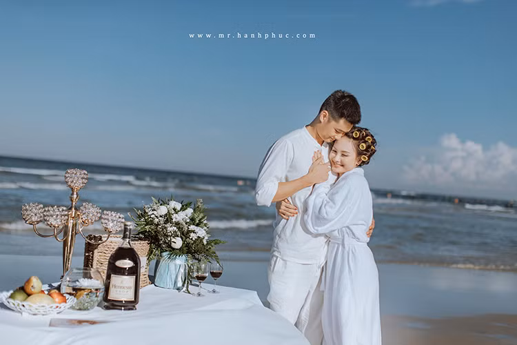 “Yêu nhau 2 năm, lấy nhau được 6 năm rồi thế mà lúc nào cũng như đang yêu nhau. Cố gắng không chỉ vì 2 đứa mà còn vì cả con”, Bảo Thanh nhắn nhủ đến ông xã. Ảnh: FBNV