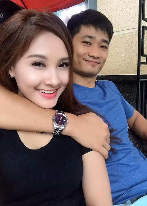 Hầu như phim nào Bảo Thanh đóng, Đức Thắng đều đến trường quay thăm và đưa đón. Bởi vậy, anh luôn tin tưởng vợ. Ảnh: FBNV