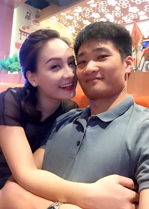 Bảo Thanh từng chia sẻ ông xã luôn ủng hộ cô tham gia hoạt động nghệ thuật. Mỗi khi vợ đi đóng phim xa nhà, Đức Thắng còn giúp cô chăm sóc con trai. Ảnh: FBNV