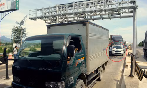 50 oto chan tram BOT phan doi thu phi, quoc lo ach tac