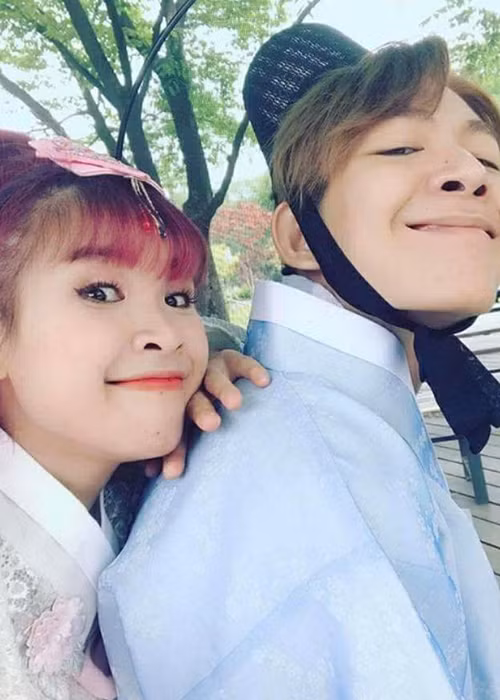 Tháng 4 vừa qua, Kelvin Khánh - Khởi My khiến công chúng lẫn đồng nghiệp bất ngờ bởi đã bí mật đính hôn. Ảnh: Instagram nhân vật