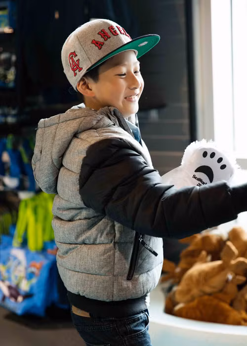 Con trai Quang Dũng - Jennifer Phạm ngày càng phổng phao và giống bố.