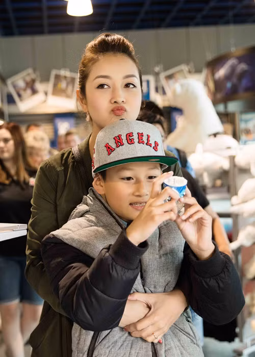 Cuộc sống ở Mỹ của bé Bảo Nam luôn thu hút sự chú ý của người hâm mộ Jennifer Phạm, Quang Dũng.