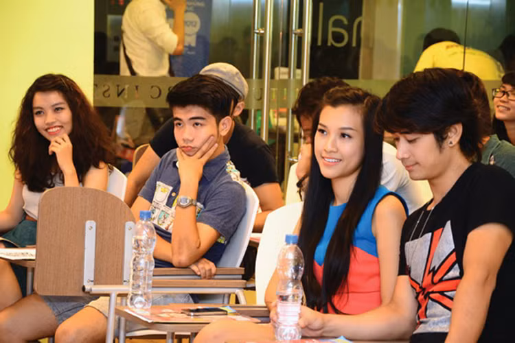 Hoàng Oanh và Minh Ngọc đều bước ra từ cuộc thi Hotvteen. Với Hoàng Oanh, cô từng đoạt giải quán quân Hotvteen 2006 còn Minh Ngọc là Hotvteen ăn ảnh 2007. Ảnh: Vtmonline