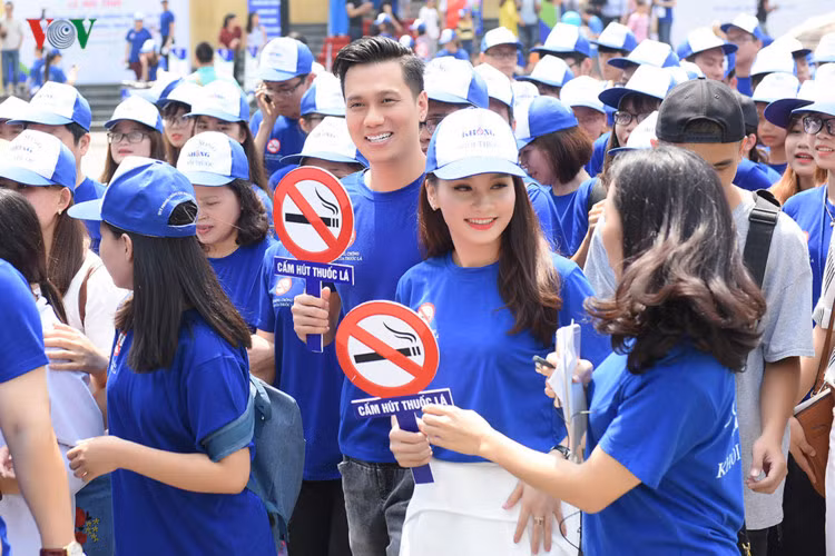 Loat anh than thiet giua Bao Thanh - Viet Anh truoc lum xum-Hinh-3