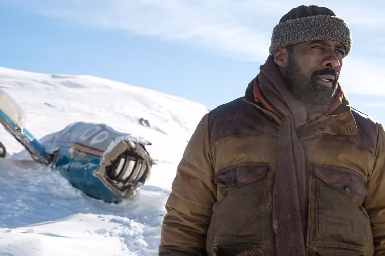 Trải qua những biến cố lớn trong chuyến hành trình ấy, Ben và Alex dần nảy sinh tình cảm dành cho nhau. Kate Winslet "Titanic" cùng với ngôi sao da màu Idris Elba sẽ viết nên một mối tình khắc cốt ghi tâm trên nền tuyết trắng xóa và lạnh lẽo.