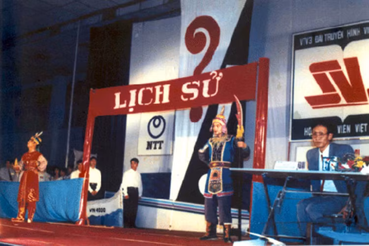 Năm 1995, nhà báo Lại Văn Sâm đảm nhận vai trò sản xuất và dẫn dắt SV96 - sân chơi thú vị dành cho sinh viên trên cả nước. Chương trình này đã nhận được Giải Mai Vàng năm 1996. Ảnh: Sông Thu