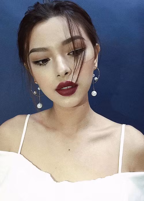 Được biết, Tú Hảo bước vào nhà chung The Face 2017 bởi là thí sinh giành chiến thắng vòng bình chọn trực tuyến của cuộc thi. Ảnh: FBNV