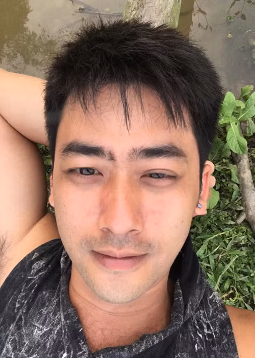 Ở ngôi làng ven đô, Bảo Ngậu của “Người phán xử” sống chan hòa với bà con làng xóm, tích cực tham gia hoạt động của đoàn xã. Ảnh: FBNV