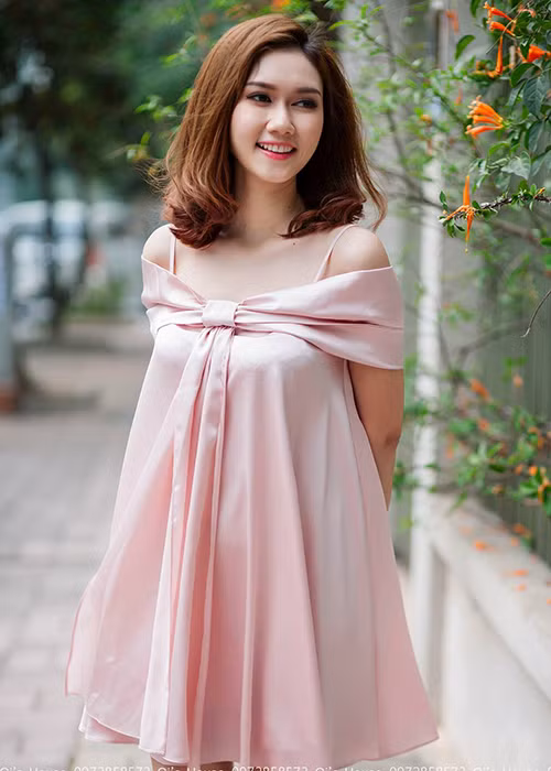 Sau “Trái tim kiêu hãnh”, Hương Giang bắt đầu nhận được những lời mời đóng phim. Năm 2009, cô được đạo diễn Đào Duy Phúc giao cho vai chính trong “Mùa tinh khôi” dù chưa từng được đào tạo diễn xuất bài bản. Ảnh: FBNV