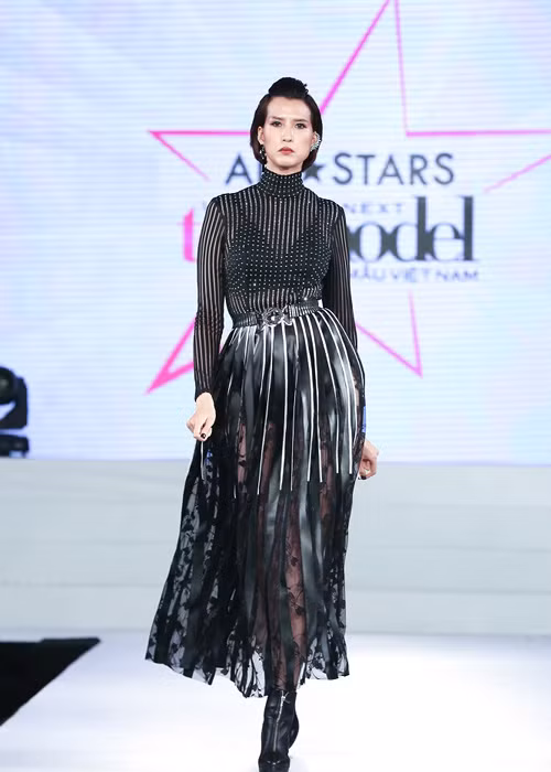 Danh sách 13 thí sinh tại nhà chung gồm: Lại Thanh Hương, Hoàng Oanh, Kikki Lê, Thùy Dương, Cao Thiên Trang, Chà Mi, Kim Dung, Cao Ngân, Hồng Xuân, Nguyễn Hợp, Thùy Trâm, Hồng Anh và Phương Oanh.