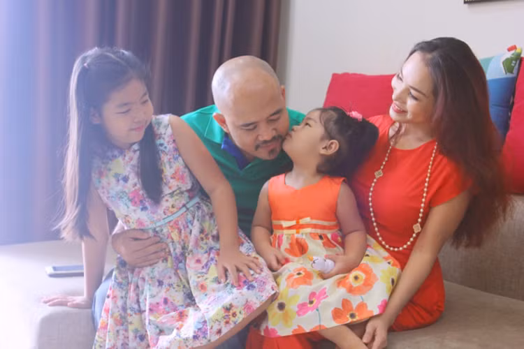 Tuy nhiên, vì phải để con nhỏ ở nhà, Hoàng Lê Vy không tránh khỏi cảm giác bị căng thẳng. Thời gian đó, cô đã bị trầm cảm nghiêm trọng, không muốn nói chuyện với bất kỳ ai và hát cũng không còn cảm hứng. Ảnh: nguoidepvn