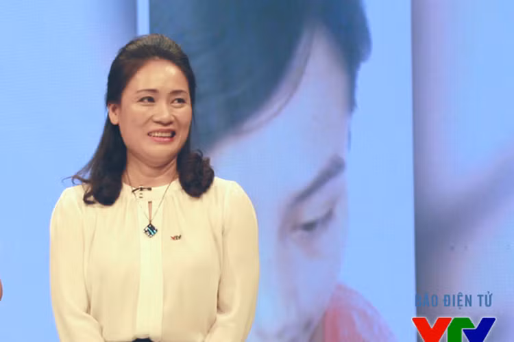 Nhà báo Tạ Bích Loan là một trong những người dẫn chương trình, biên tập viên truyền hình nổi tiếng. Cô ghi dấu ấn trong lòng khán giả bởi khả năng ứng biến, sự uyên bác, cá tính. Ảnh: VTV