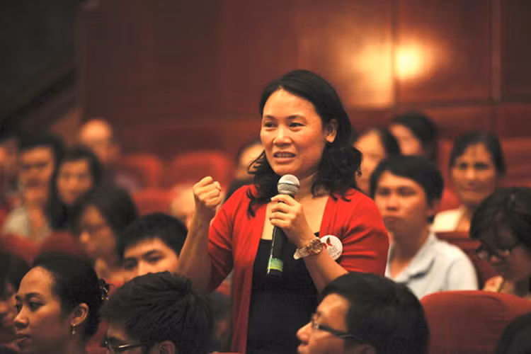 Tạ Bích Loan có học vị Tiến sĩ báo chí. Cô hiện đảm nhận cương vị Trưởng ban thanh thiếu niên VTV6. Theo thông tin từ VTV, vị trí của Tạ Bích Loan ở VTV6 sẽ được đảm nhận bởi nhà báo Nguyễn Đức Hòa. Ảnh: Gia đình và xã hội