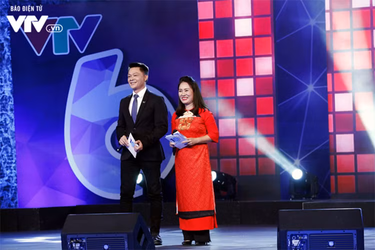 Gần đây, nhà báo Tạ Bích Loan đã nhận kiêm nhiệm Trưởng bộ môn Phát thanh và Truyền hình thuộc Khoa Báo chí và Truyền thông, ĐH Khoa học Xã hội và Nhân văn (ĐH Quốc gia Hà Nội). Ảnh: VTV