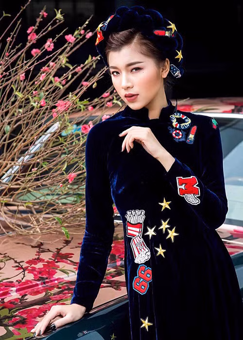 Đồng Ánh Quỳnh thường xuyên chụp ảnh cho các thương hiệu, cửa hàng nhờ gương mặt đẹp và thần thái sanh chảnh. Năm 2014, cô từng lọt top 36 cuộc thi Hoa hậu Việt Nam. Ngoài ra, Ánh Quỳnh từng đoạt giải Á khôi 1 cuộc thi Nữ sinh viên Việt Nam 2013. Ảnh: FBNV