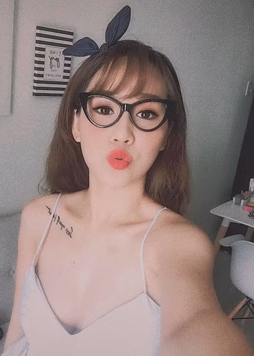 Sau khi rời VTV, BTV Trúc Mai chuyển hẳn vào TP HCM làm việc. Vào đầu tháng 5, nữ MC sinh năm 1989 bắt đầu công tác tại Đài Truyền hình TP HCM. Trước đó, cô đã dành một khoảng thời gian đi du lịch cùng bạn bè. Ảnh: FBNV